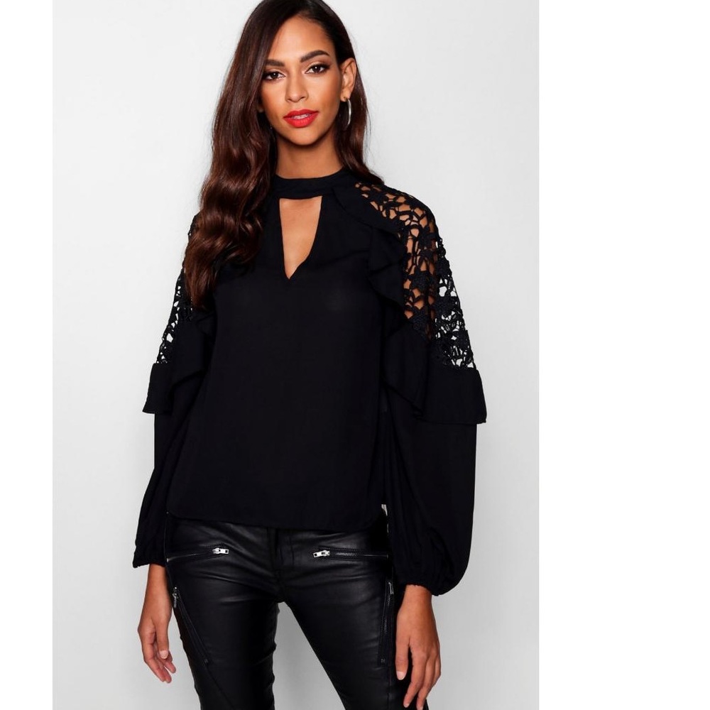 ❌🛑SOLD on ♏️🛑❌Crochet Ruffle Shoulder Blouse - Picture 1 of 7